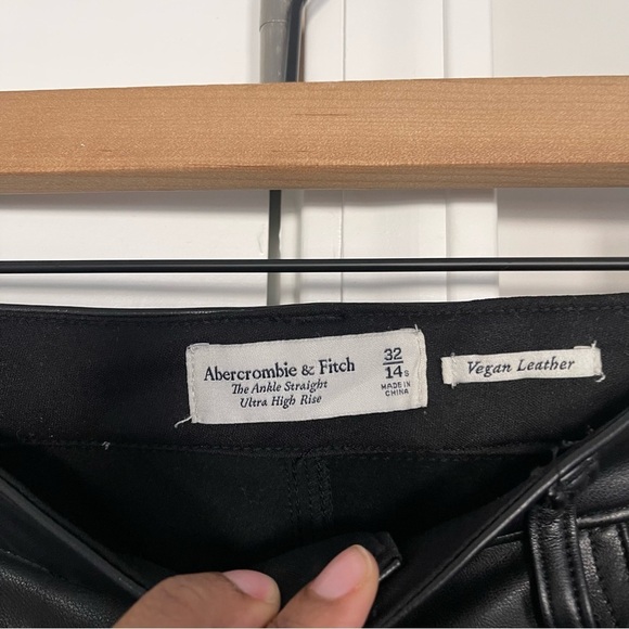Abercrombie and Fitch Pants Ankle Straight Vegan Leather - Picture 5 of 8